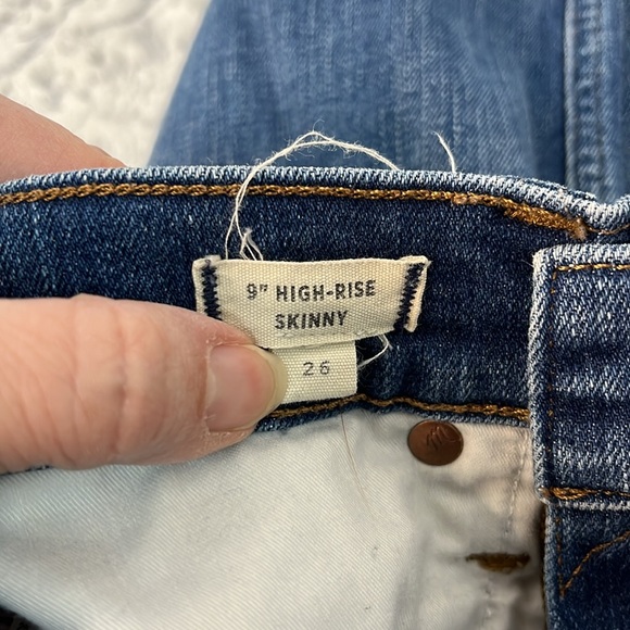Madewell 9” high-rise skinny premium denim  waist 26 blue with distressing - Picture 10 of 10
